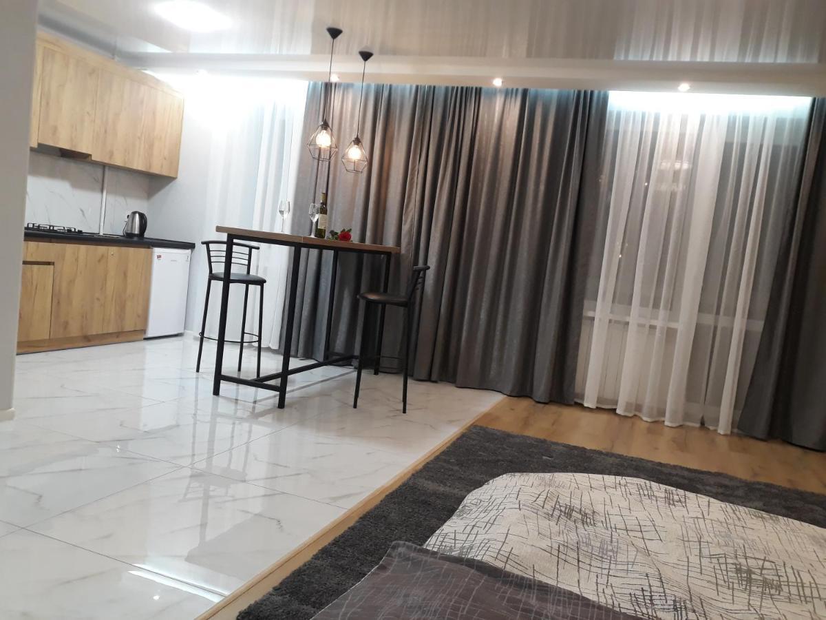 Apartment on Karla Marksa Avenue Kryvyi Rih Dış mekan fotoğraf