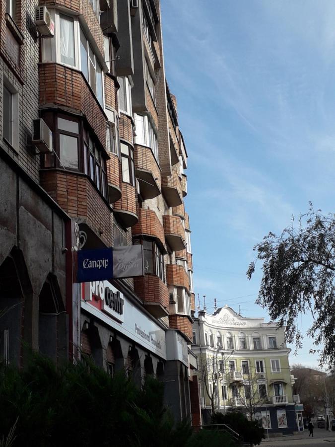 Apartment on Karla Marksa Avenue Kryvyi Rih Dış mekan fotoğraf