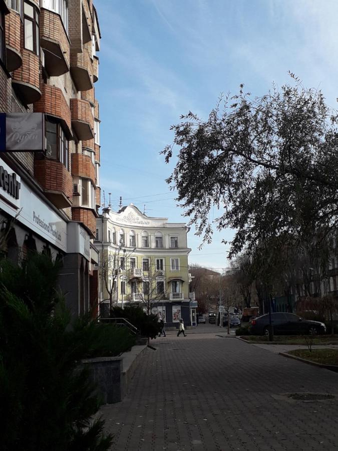 Apartment on Karla Marksa Avenue Kryvyi Rih Dış mekan fotoğraf