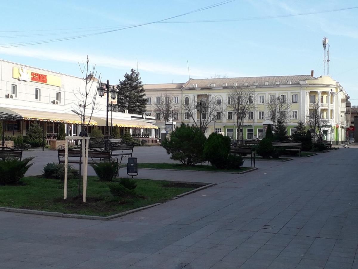 Apartment on Karla Marksa Avenue Kryvyi Rih Dış mekan fotoğraf