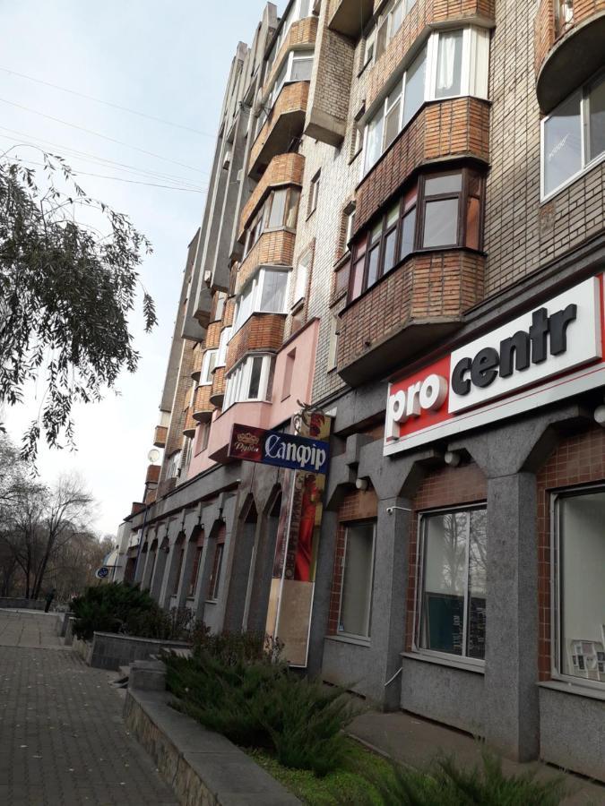 Apartment on Karla Marksa Avenue Kryvyi Rih Dış mekan fotoğraf